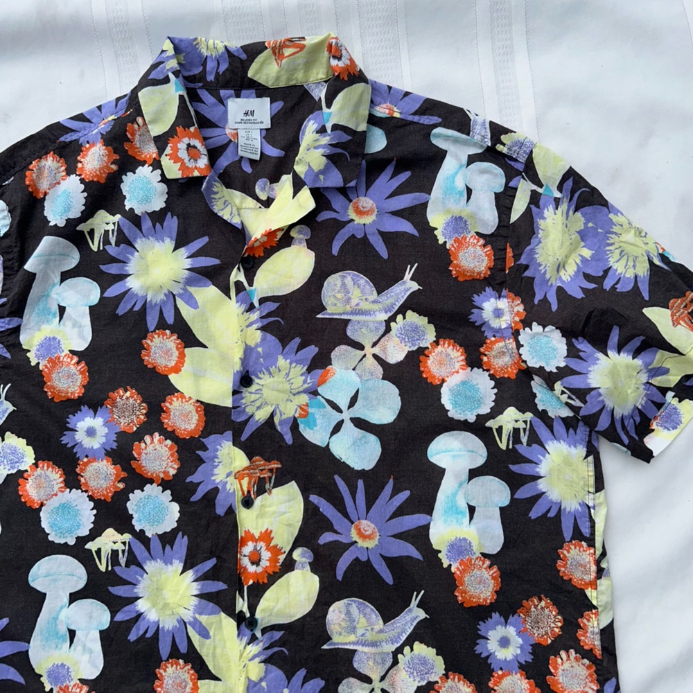 H&M shirt button down floral mushroom snail print men’s large relaxed fit cotton
